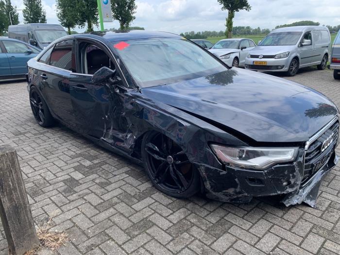 Audi A6 2.8 V6 24V FSI Skrotfordon (2012, BLAUW)