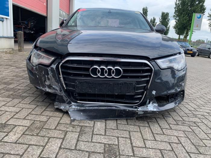 Audi A6 2.8 V6 24V FSI Skrotfordon (2012, BLAUW)