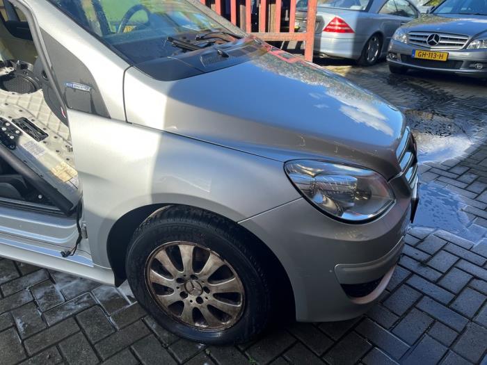 Mercedes B 1.5 B-160 16V Samochód złomowany (2011, Szary)