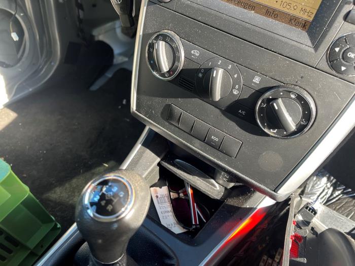 Mercedes B 1.5 B-160 16V Samochód złomowany (2011, Szary)