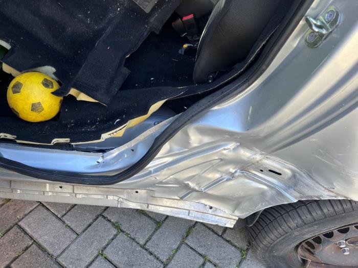 Mercedes B 1.5 B-160 16V Samochód złomowany (2011, Szary)