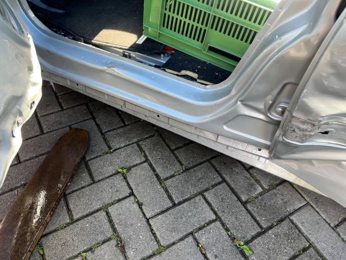 Mercedes B 1.5 B-160 16V Samochód złomowany (2011, Szary)