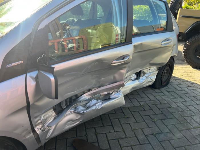 Mercedes B 1.5 B-160 16V Samochód złomowany (2011, Szary)