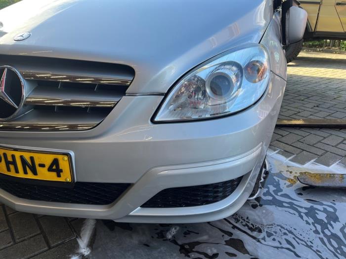 Mercedes B 1.5 B-160 16V Samochód złomowany (2011, Szary)