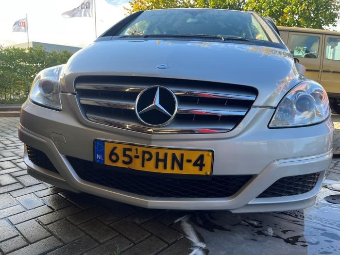 Mercedes B 1.5 B-160 16V Samochód złomowany (2011, Szary)