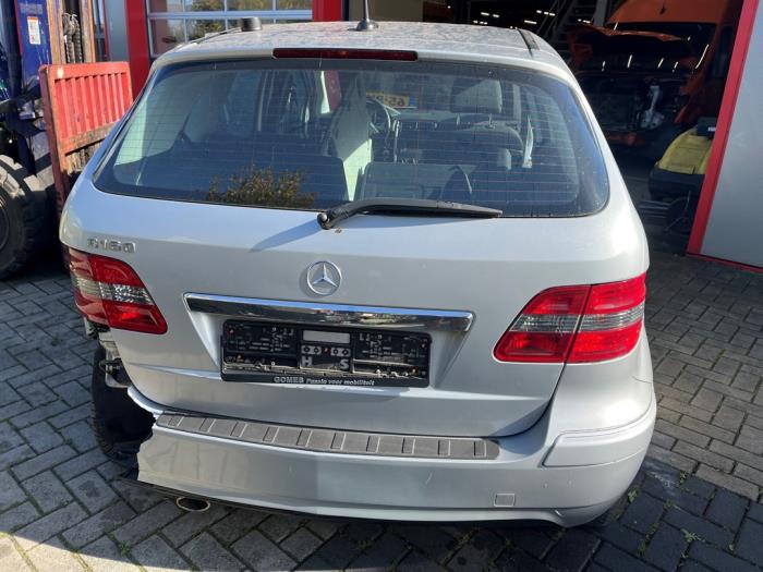 Mercedes B 1.5 B-160 16V Samochód złomowany (2011, Szary)