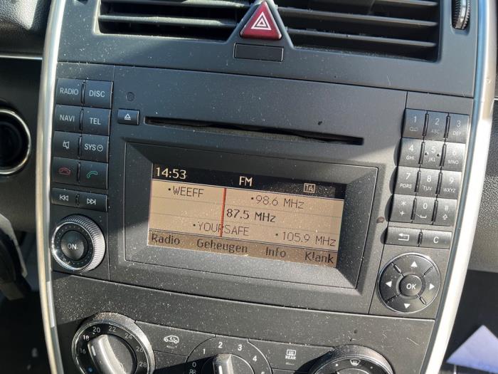 Mercedes B 1.5 B-160 16V Samochód złomowany (2011, Szary)