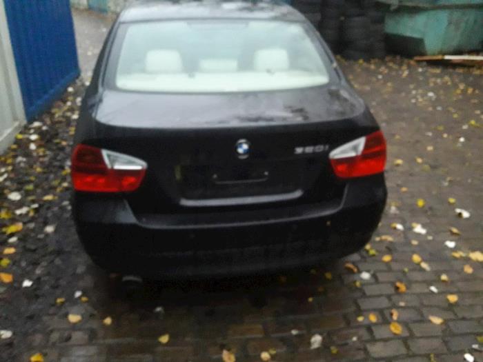 BMW 3 serie 320i 16V Skrotfordon (2006, ZWART)