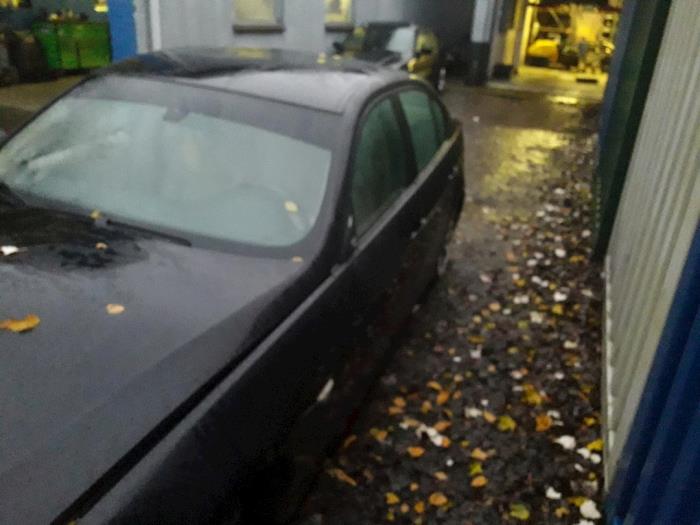 BMW 3 serie 320i 16V Skrotfordon (2006, ZWART)