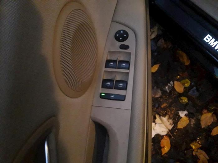 BMW 3 serie 320i 16V Skrotfordon (2006, ZWART)