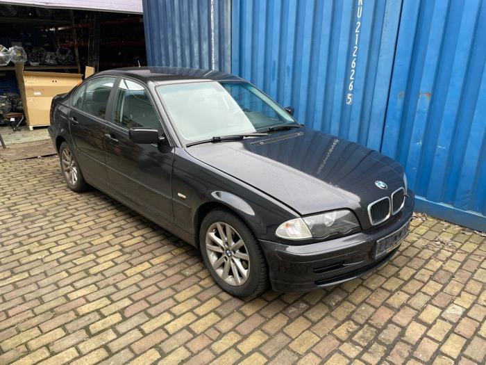 BMW 3 serie 318i Sloopvoertuig (1999, Zwart)