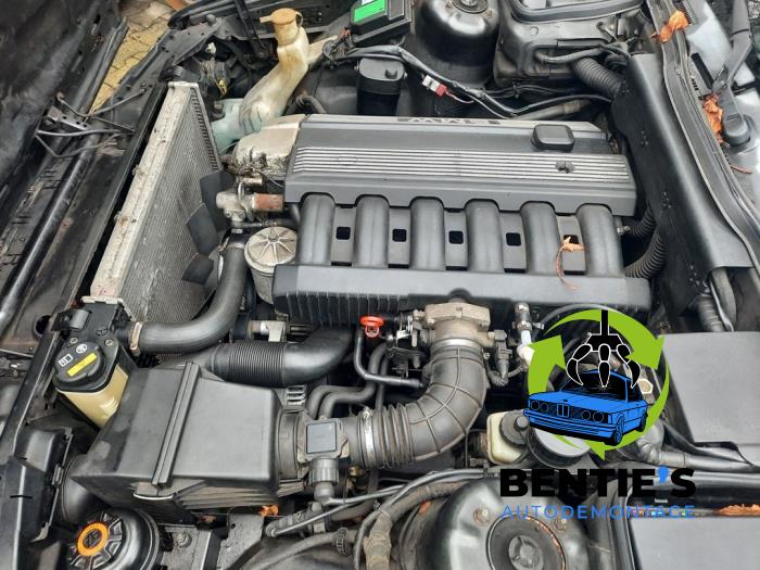 BMW 5 serie 520i 24V Skrotfordon (1993, ZWART)