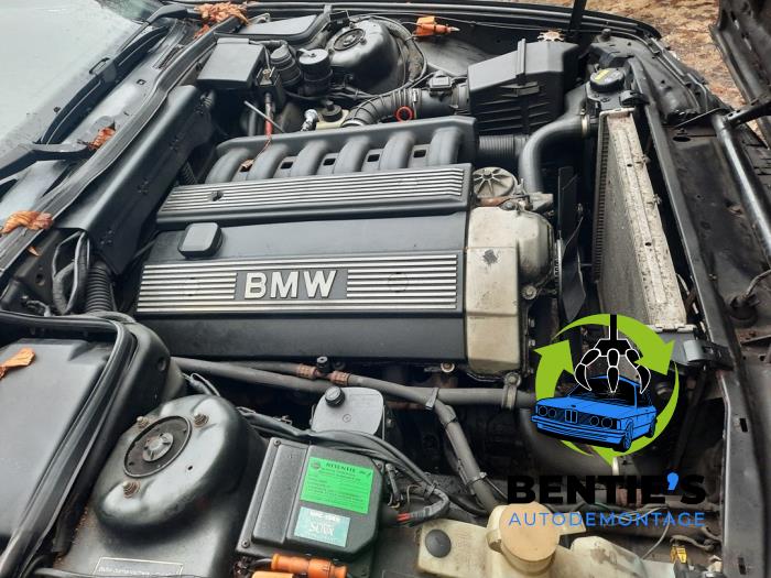 BMW 5 serie 520i 24V Skrotfordon (1993, ZWART)