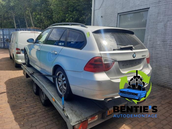 BMW 3 serie Touring 320i 16V Skrotfordon (2005, TITANSILBER TITANSILBE METALLIC)