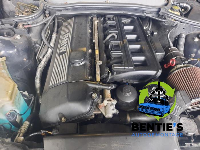 BMW 3 serie 328i 24V Samochód złomowany (1999, Czarny)