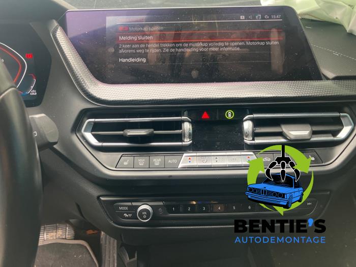 BMW 1 serie 116d 1.5 12V TwinPower Skrotfordon (2019, BLAUW)