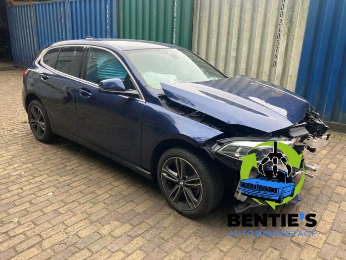 BMW 1 serie 116d 1.5 12V TwinPower Skrotfordon (2019, BLAUW)