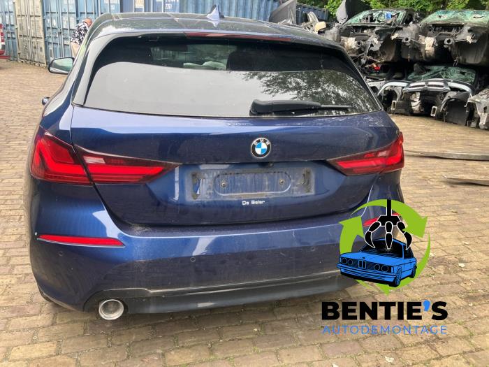 BMW 1 serie 116d 1.5 12V TwinPower Skrotfordon (2019, BLAUW)
