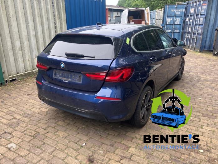 BMW 1 serie 116d 1.5 12V TwinPower Skrotfordon (2019, BLAUW)