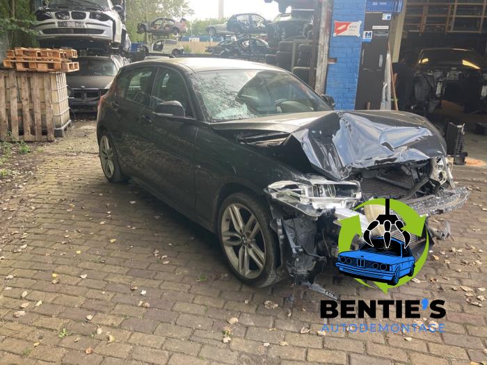 BMW 1 serie 116d 1.5 12V TwinPower Skrotfordon (2016, ZWART)