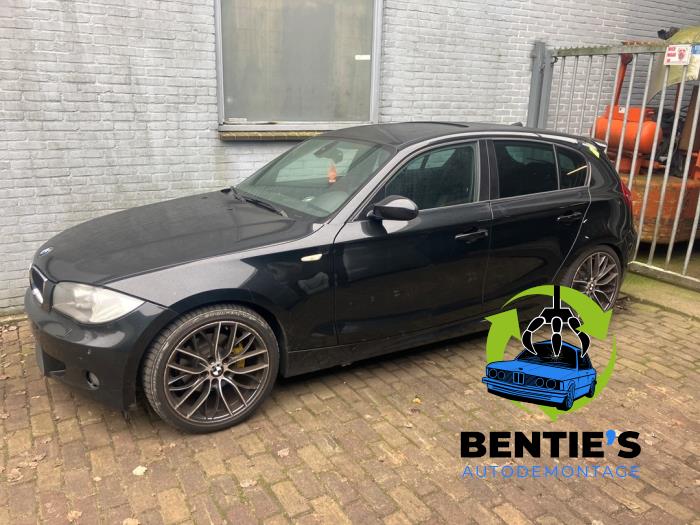 BMW 1 serie 120d 16V Skrotfordon (2008, ZWART)