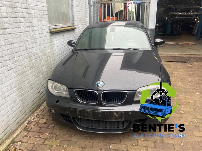 BMW 1 serie 120d 16V Skrotfordon (2008, ZWART)