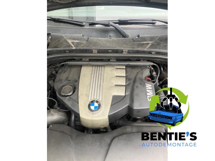 BMW 1 serie 120d 16V Skrotfordon (2008, ZWART)