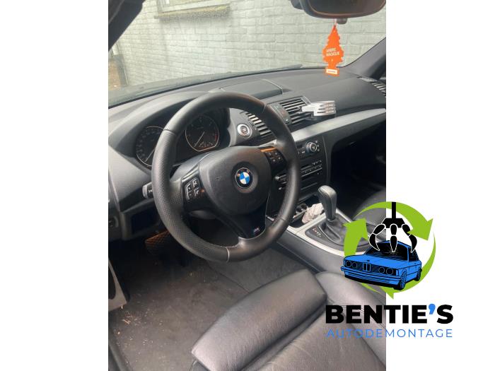 BMW 1 serie 120d 16V Skrotfordon (2008, ZWART)