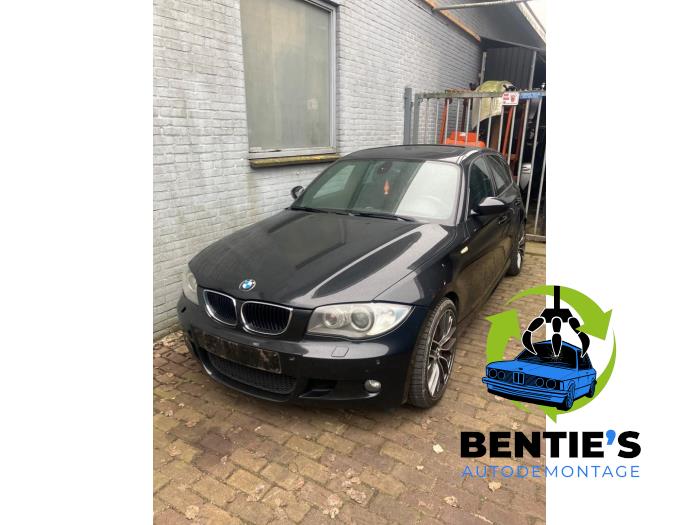 BMW 1 serie 120d 16V Skrotfordon (2008, ZWART)