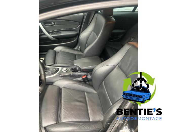 BMW 1 serie 120d 16V Skrotfordon (2008, ZWART)