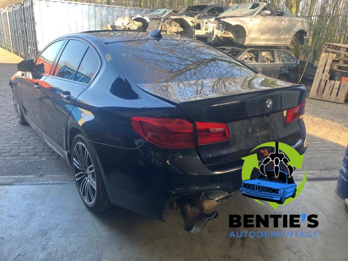 BMW 5 serie 540i 3.0 TwinPower Turbo 24V Skrotfordon (2017, ZWART)