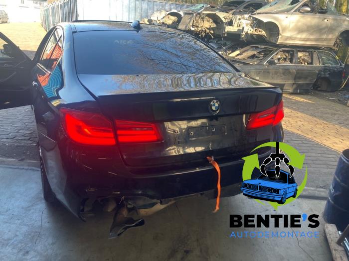 BMW 5 serie 540i 3.0 TwinPower Turbo 24V Skrotfordon (2017, ZWART)