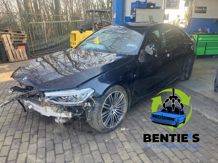 BMW 5 serie 540i 3.0 TwinPower Turbo 24V Skrotfordon (2017, ZWART)