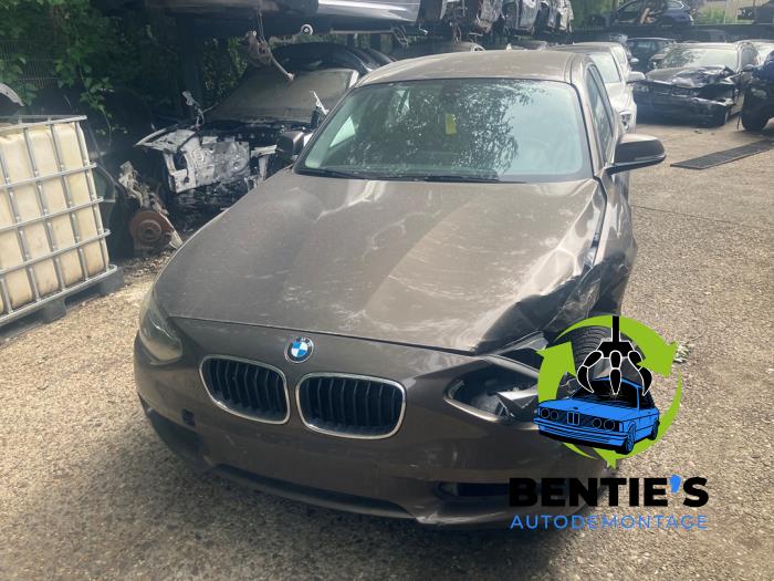 BMW 1 serie 114i 1.6 16V Samochód złomowany (2012, Brazowy)