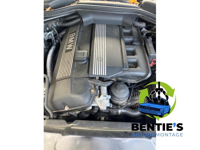 BMW 5 serie Touring 525i 24V Skrotfordon (2004, ZWART)