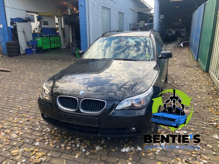 BMW 5 serie Touring 525i 24V Skrotfordon (2004, ZWART)