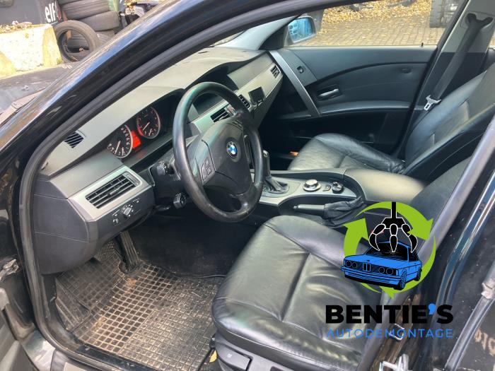 BMW 5 serie Touring 525i 24V Skrotfordon (2004, ZWART)