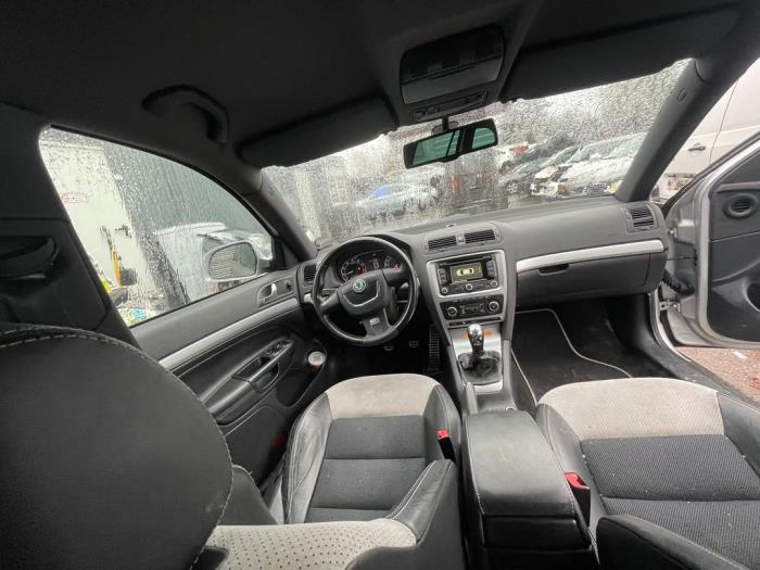 Skoda Octavia Combi 2.0 Turbo FSI 16V RS Sloopvoertuig (2010, Grijs)