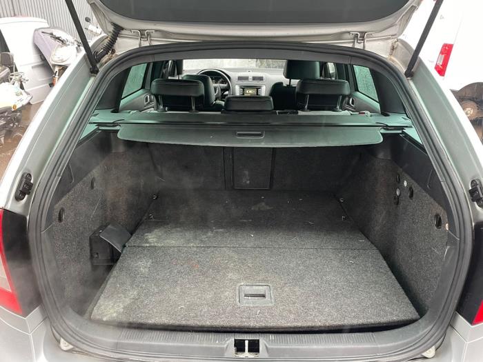 Skoda Octavia Combi 2.0 Turbo FSI 16V RS Sloopvoertuig (2010, Grijs)