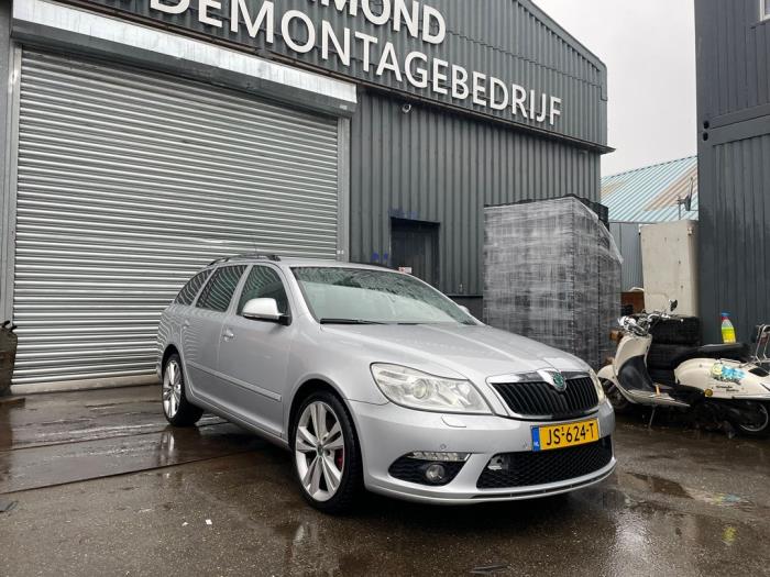 Skoda Octavia Combi 2.0 Turbo FSI 16V RS Sloopvoertuig (2010, Grijs)