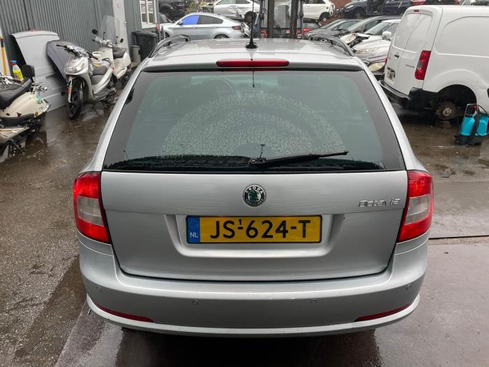 Skoda Octavia Combi 2.0 Turbo FSI 16V RS Sloopvoertuig (2010, Grijs)