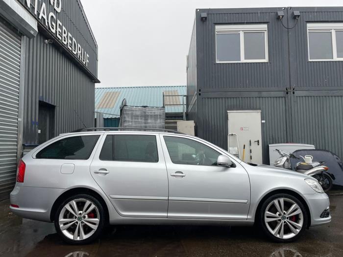Skoda Octavia Combi 2.0 Turbo FSI 16V RS Sloopvoertuig (2010, Grijs)