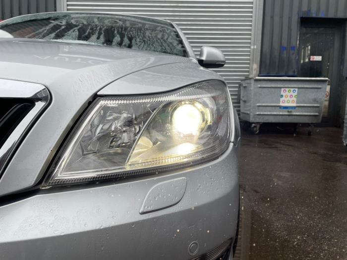 Skoda Octavia Combi 2.0 Turbo FSI 16V RS Sloopvoertuig (2010, Grijs)