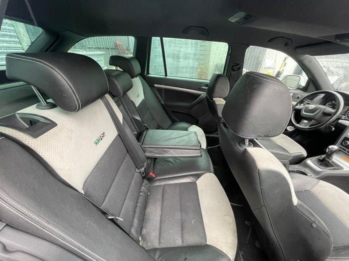 Skoda Octavia Combi 2.0 Turbo FSI 16V RS Sloopvoertuig (2010, Grijs)