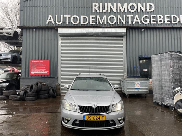 Skoda Octavia Combi 2.0 Turbo FSI 16V RS Sloopvoertuig (2010, Grijs)