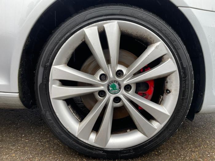 Skoda Octavia Combi 2.0 Turbo FSI 16V RS Sloopvoertuig (2010, Grijs)