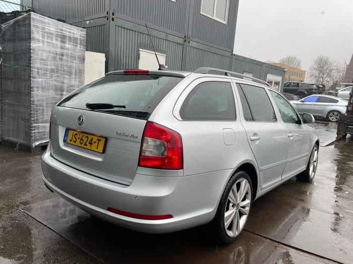Skoda Octavia Combi 2.0 Turbo FSI 16V RS Sloopvoertuig (2010, Grijs)
