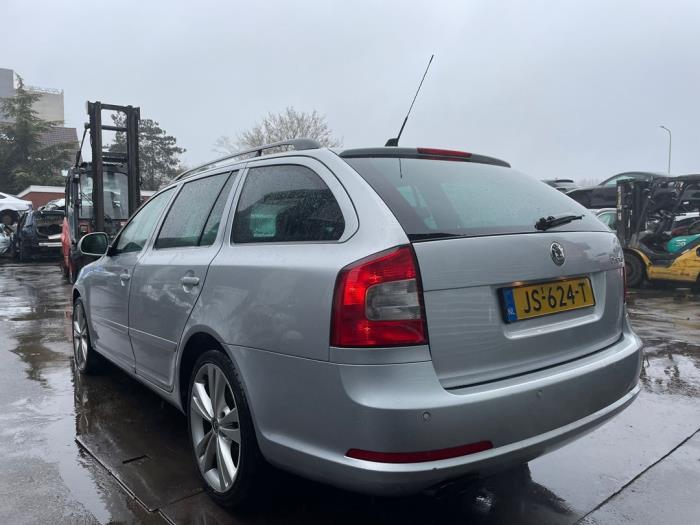 Skoda Octavia Combi 2.0 Turbo FSI 16V RS Sloopvoertuig (2010, Grijs)