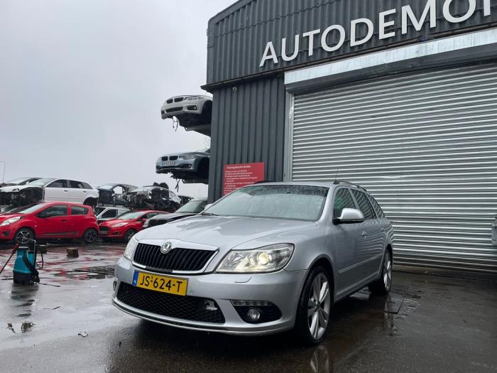 Skoda Octavia Combi 2.0 Turbo FSI 16V RS Sloopvoertuig (2010, Grijs)
