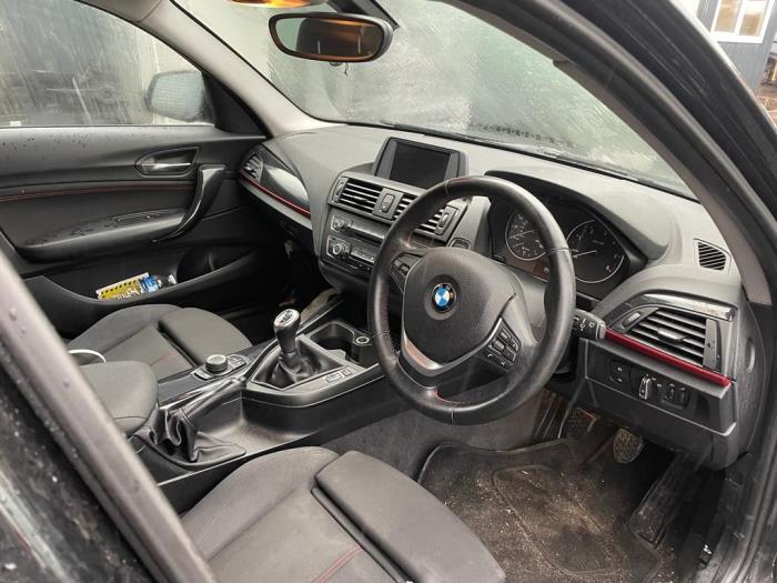 BMW 1 serie 116d 2.0 16V Samochód złomowany (2011, Czarny)